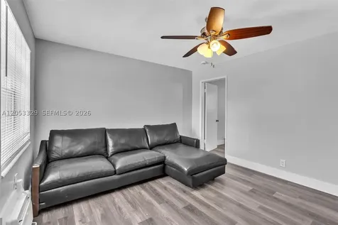 161 NW 40th Street Oakland Park FL 33309