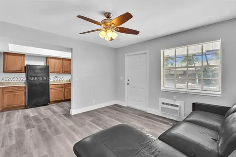 161 NW 40th Street Oakland Park FL 33309