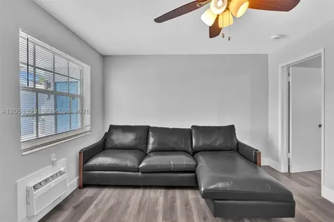 161 NW 40th Street Oakland Park FL 33309