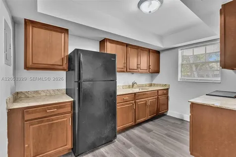 161 NW 40th Street Oakland Park FL 33309