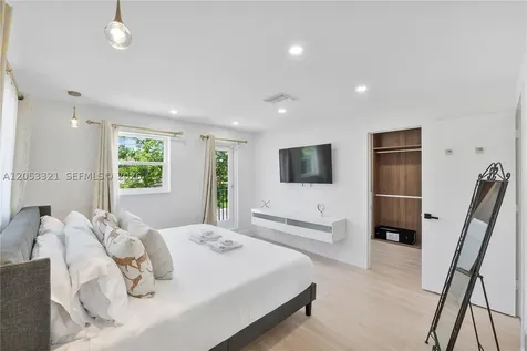 3261 Seaward Drive Lauderdale By The Sea FL 33062