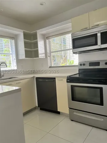 833 W 39th Street Miami Beach FL 33140