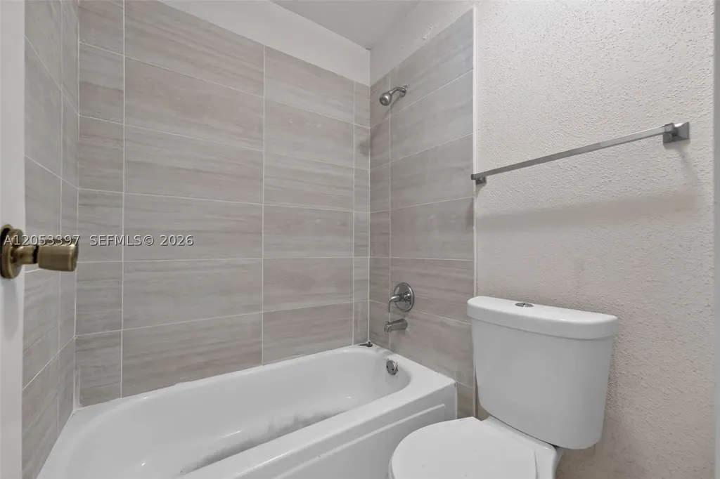 995 Riverside Drive Coral Springs FL 33071