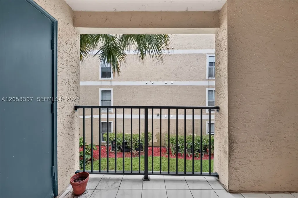 995 Riverside Drive Coral Springs FL 33071