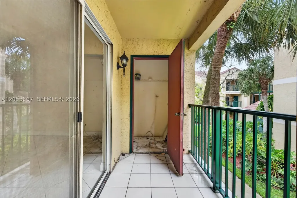995 Riverside Drive Coral Springs FL 33071