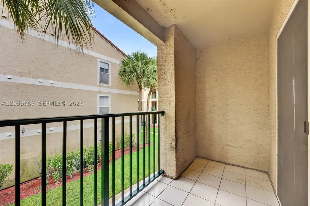 995 Riverside Drive Coral Springs FL 33071