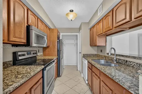 995 Riverside Drive Coral Springs FL 33071