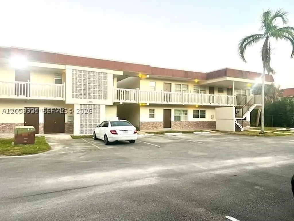 4165 SW 67th Avenue Davie FL 33314