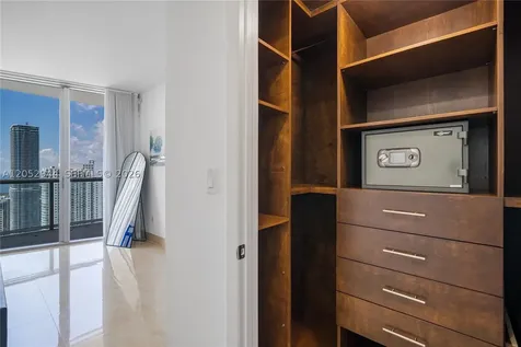 495 Brickell Miami FL 33131
