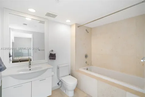 495 Brickell Miami FL 33131