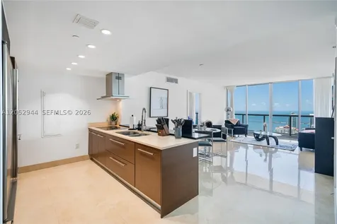 495 Brickell Miami FL 33131