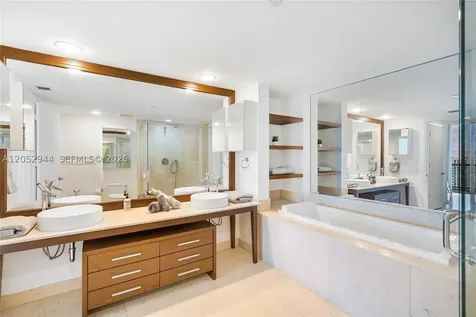 495 Brickell Miami FL 33131