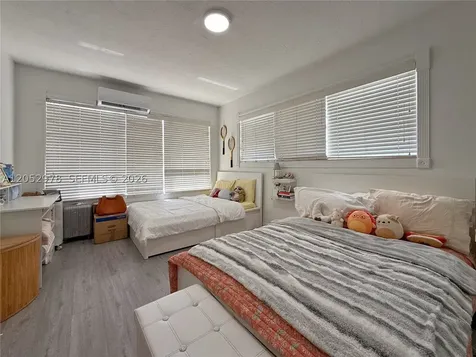 3121 SW 25th Terrace Miami FL 33133