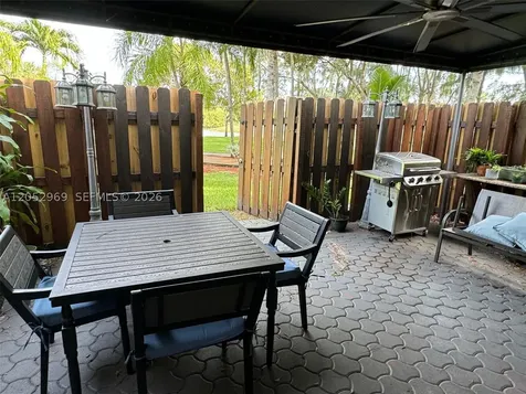 7423 NW 182nd Street Hialeah FL 33015