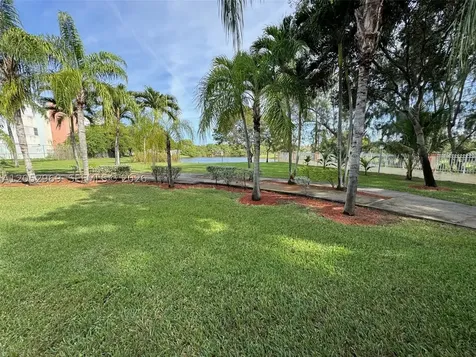 7423 NW 182nd Street Hialeah FL 33015