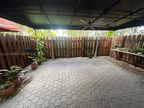 7423 NW 182nd Street Hialeah FL 33015