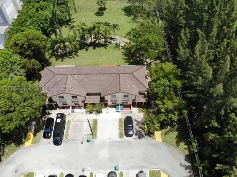 7423 NW 182nd Street Hialeah FL 33015