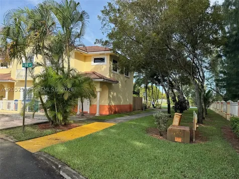 7423 NW 182nd Street Hialeah FL 33015