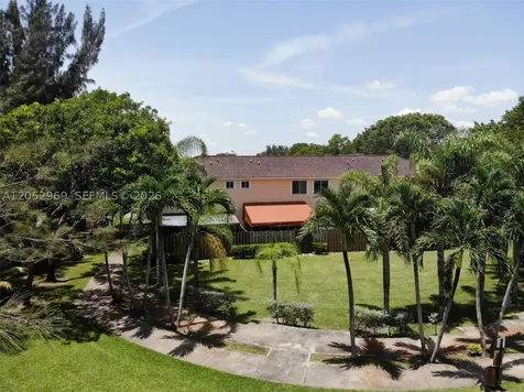 7423 NW 182nd Street Hialeah FL 33015