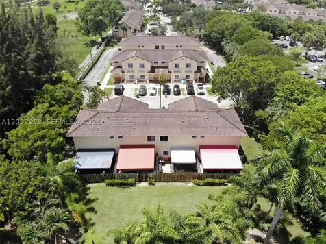 7423 NW 182nd Street Hialeah FL 33015