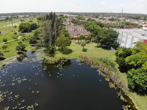 7423 NW 182nd Street Hialeah FL 33015