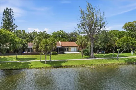 10680 Cherry Avenue Pembroke Pines FL 33026