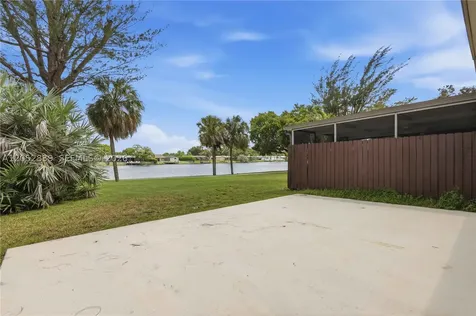 10680 Cherry Avenue Pembroke Pines FL 33026