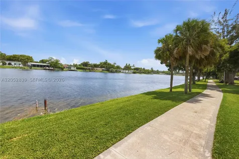 10680 Cherry Avenue Pembroke Pines FL 33026