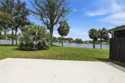 10680 Cherry Avenue Pembroke Pines FL 33026
