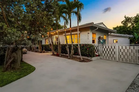 9172 Carlyle Avenue Surfside FL 33154