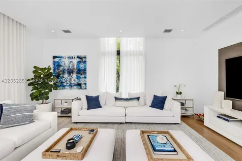 4515 N Michigan Avenue Miami Beach FL 33140