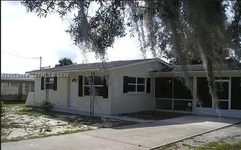 124 Hallmark Avenue Lake Placid FL 33852