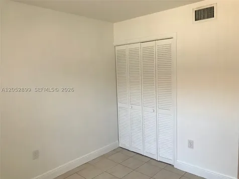 Miami FL 33172
