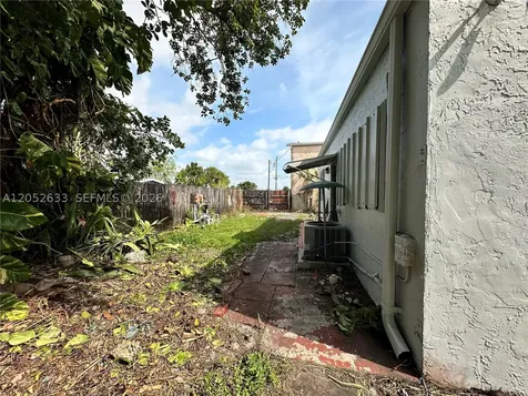 2304 SW 60th Way Miramar FL 33023