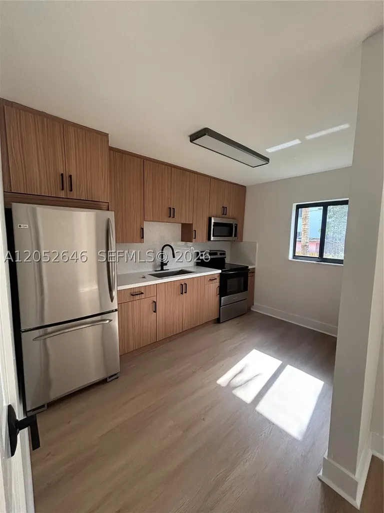 1353 NW 5th Street Miami FL 33125