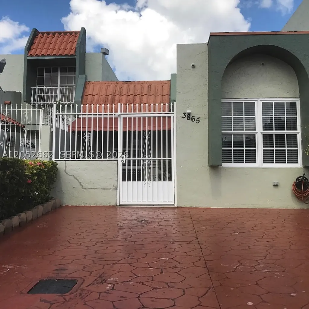 3865 W 9th Way Hialeah FL 33012