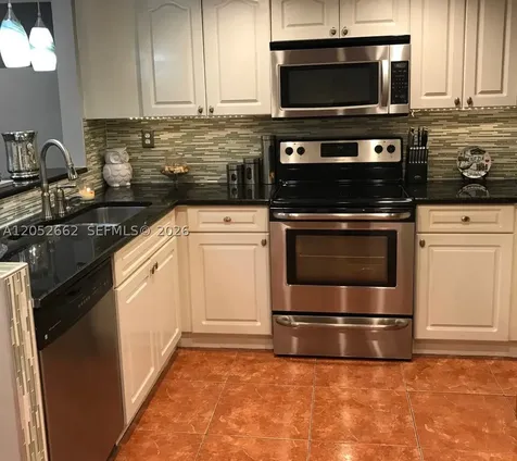 3865 W 9th Way Hialeah FL 33012