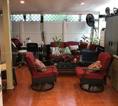 3865 W 9th Way Hialeah FL 33012