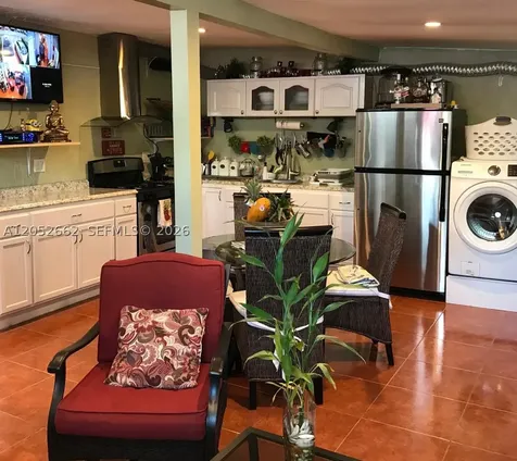 3865 W 9th Way Hialeah FL 33012