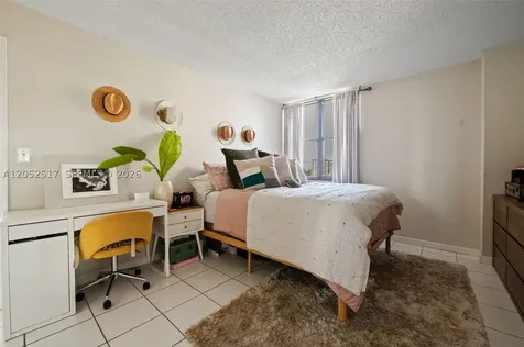 2555 Collins Avenue Miami Beach FL 33140