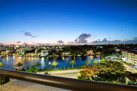2555 Collins Avenue Miami Beach FL 33140