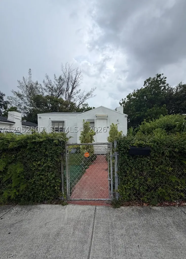 1176 NW 58th Terrace Miami FL 33127