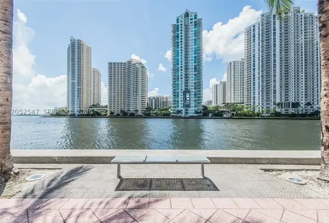 325 S Biscayne Boulevard Miami FL 33131