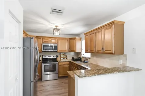 2293 NW 170th Avenue Pembroke Pines FL 33028