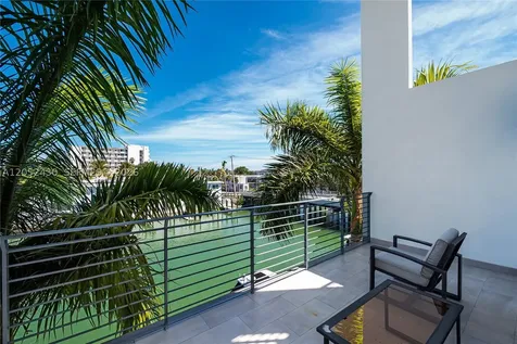 31 N Shore Drive Miami Beach FL 33141