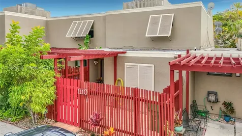 1110 W Fairway Road Pembroke Pines FL 33026