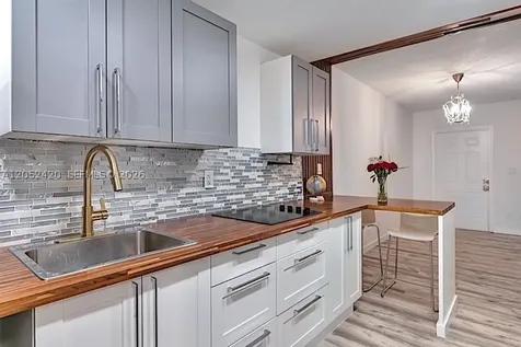1450 NE 170th Street North Miami Beach FL 33162