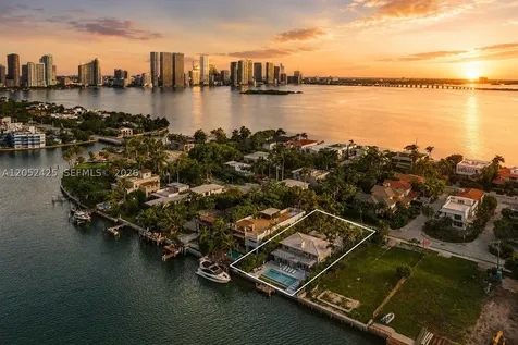 1300 S Venetian Way Miami FL 33139