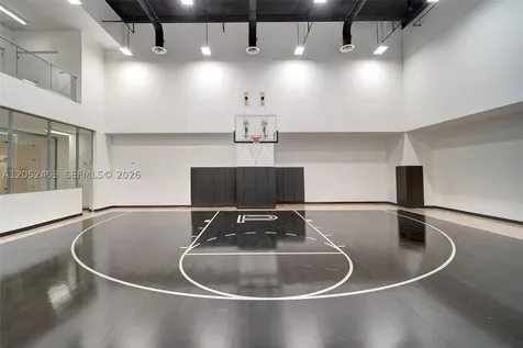 851 NE 1st Avenue Miami FL 33132