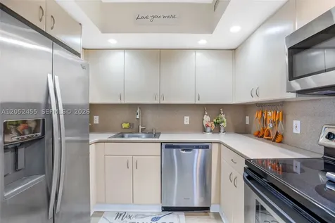 5600 Collins Avenue Miami Beach FL 33140
